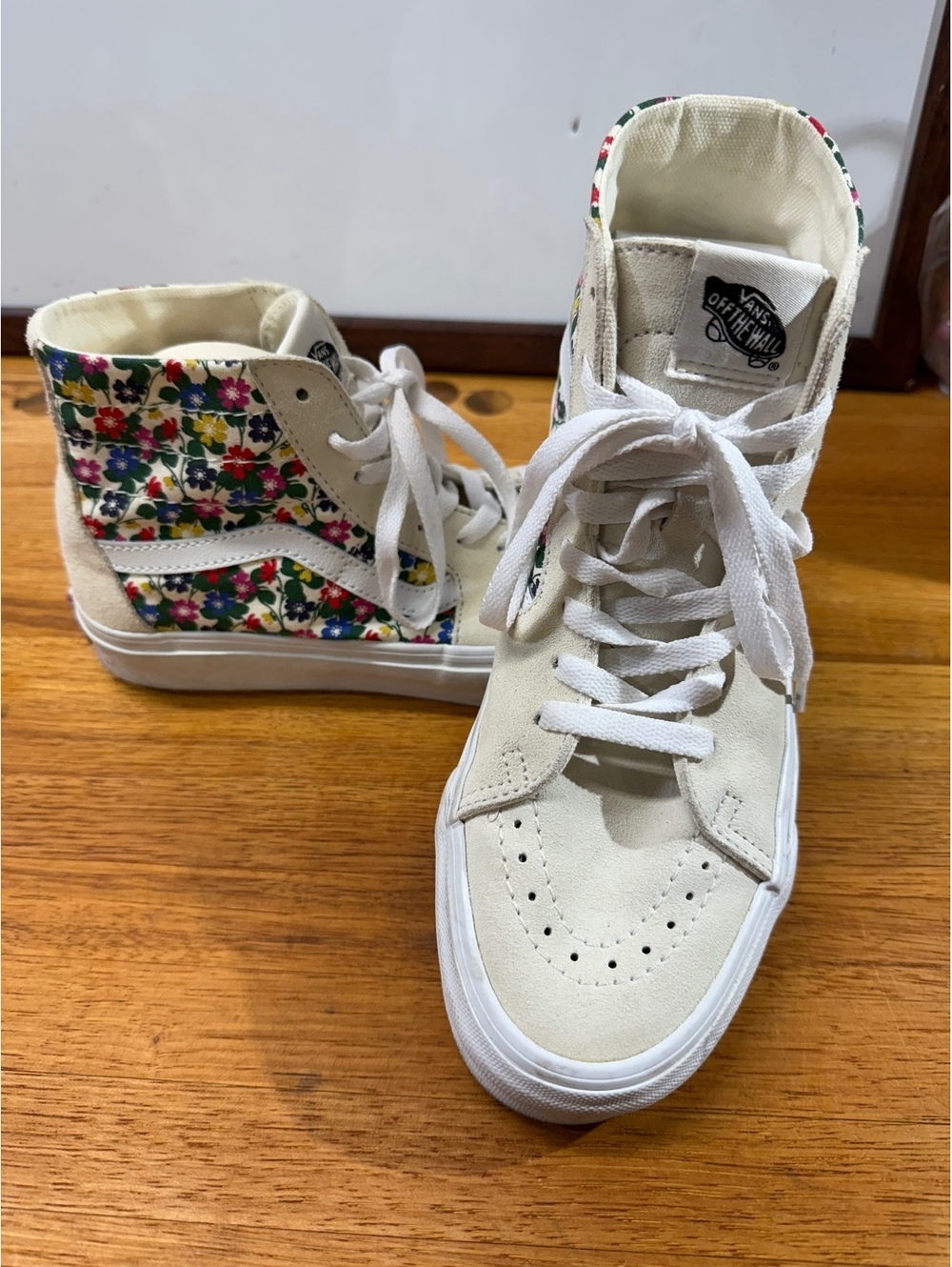 VANS SK8-HI TAPERED IN FLORAL WHITE NEW!!  Women’s 9